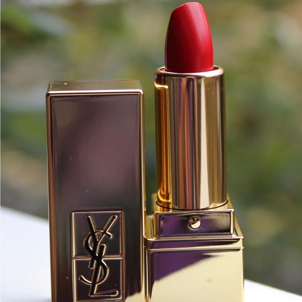 YSL ROUGE PUR
COUTURE MINI
LIPSTICK Shade 1 - Le Rouge